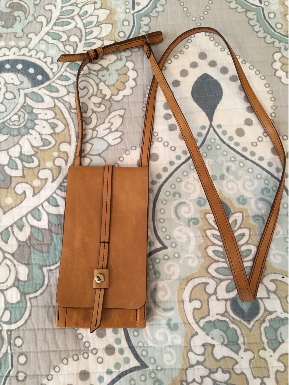 Hobo Tan Leather Crossbody Phone Wallet NWOT